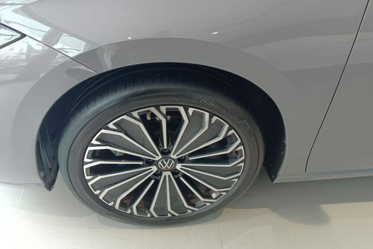 Used Volkswagen Passat 2025 Pro 380TSI Dragon Supreme Edition Left Front Wheel Hub