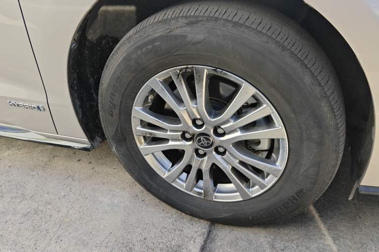 Used Toyota Sienna 2021 2.5L Hybrid Premium Edition