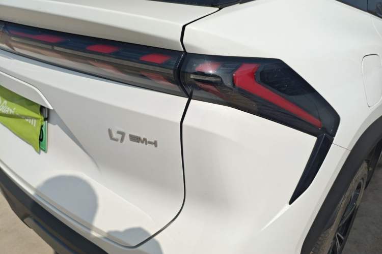 Used Geely Galaxy L7 2025 EM-i 115km Exploration+ Edition Right Rear Taillight