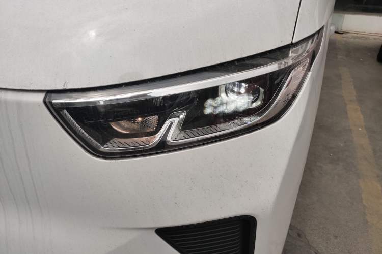 Used Wuling Yangguang 2024 300KM Comfort Version Passenger Van 75kW