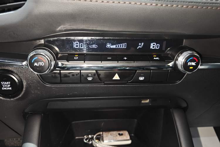 Used Mazda 3 Axela 2021 2.0L Automatic Zhiyao Edition Audio And AC Panel