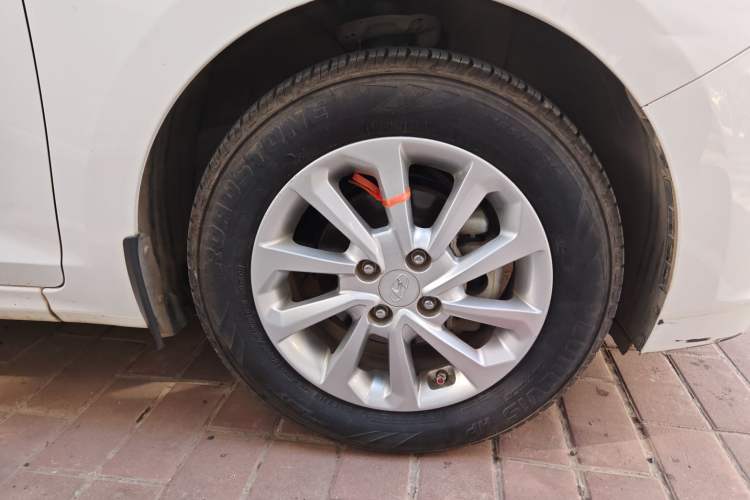 Used Hyundai Verna (new generation) 2016 1.4L Manual Cool Edition GLS Right Front Wheel Hub