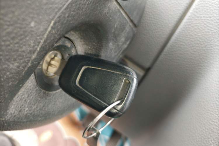 Used SAIC MAXUS Xintu V80 2019 2.5T Classic Edition 6-Speed Manual – Aoyuntong Short Wheelbase Mid-Height Design 5/6 Seats