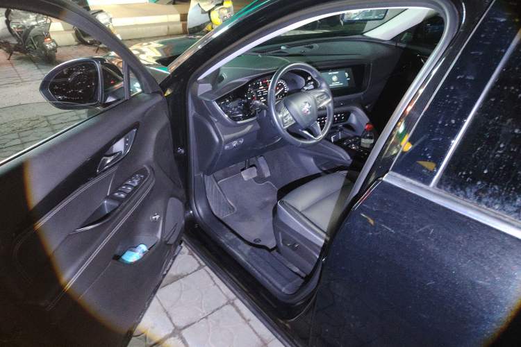 Used Buick Envision 2022 Encore Plus 652T Five-Seat Luxury Model