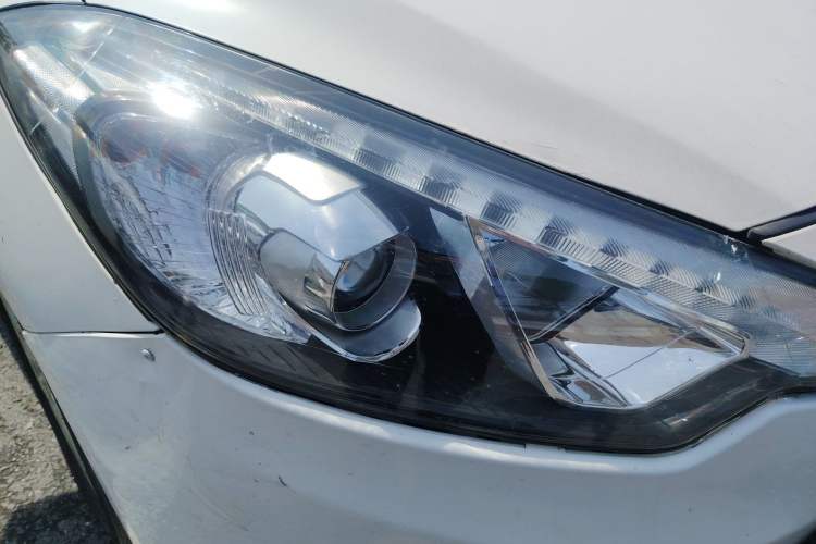 Used Kia K3 2013 1.6L Automatic GLS Right Front Headlight