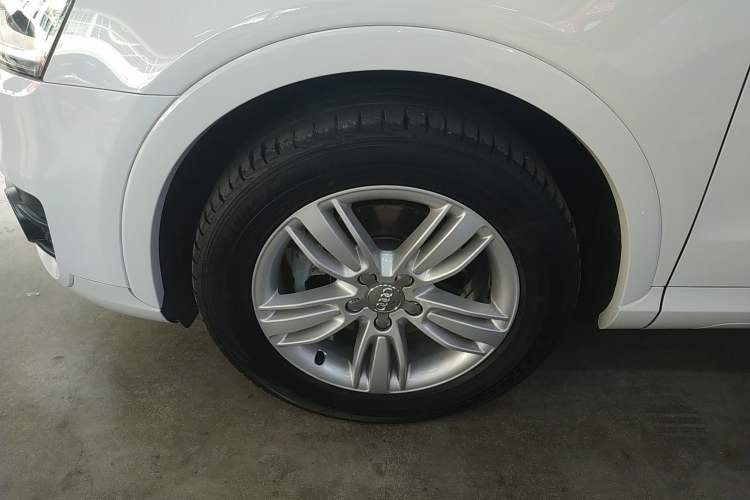 Used Audi Q3 2015 35 TFSI quattro Technology Edition Exterior 4