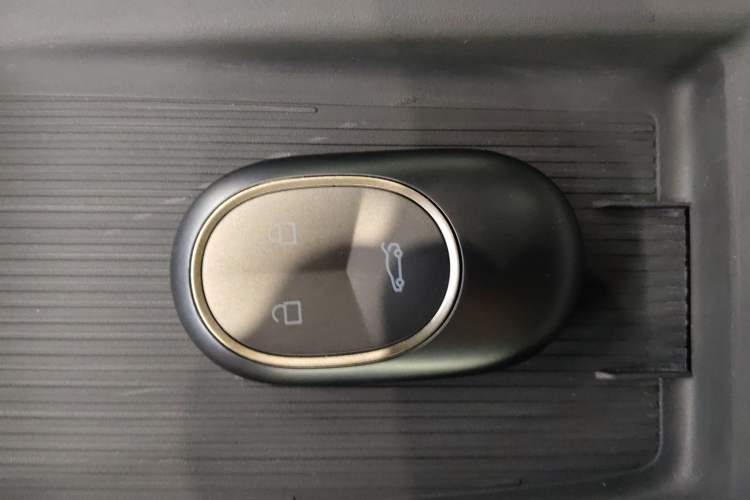 Used Nio ES8 2023 75 kWh Vehicle Key