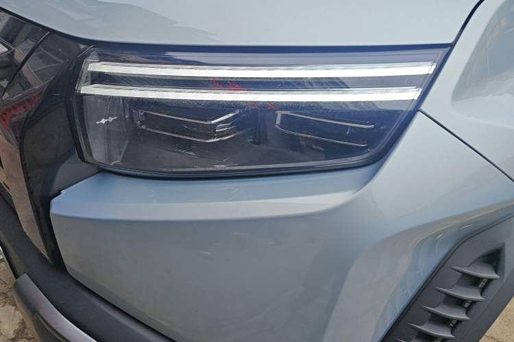 Used Formula Leopard Titanium 3 2025 501 km Range Rear-Wheel Drive Intelligent Driving Max Edition Left Front Headlight