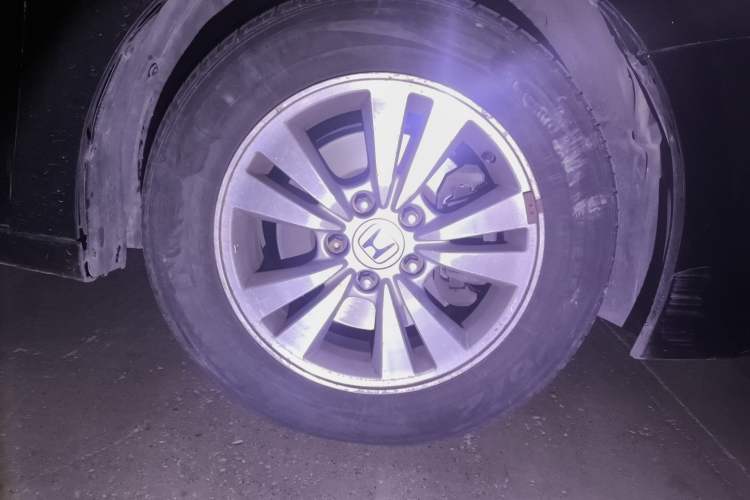 Used Honda Accord 2010 2.4L Millionth Anniversary Edition Right Front Wheel Hub