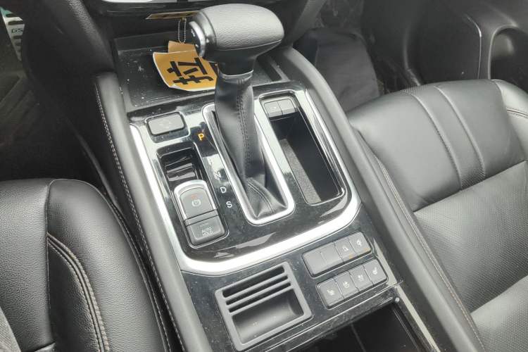 Used GAC Trumpchi GS8 2017 320T Two-Wheel Drive Luxury Smart Connectivity Version (7 Seats) Gear Lever