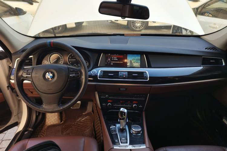 Used BMW 5 Series GT 2015 528i Leading Model
