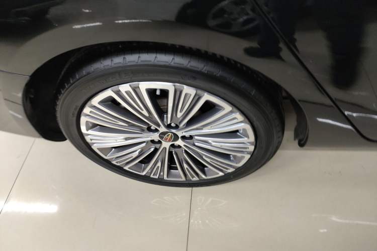 Used Hongqi H5 2022 Classic Model Facelift 1.5T DCT Qiyun Edition Right Rear Wheel Hub