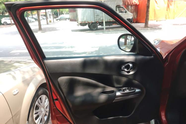 Used Infiniti ESQ 2014 1.6L Spontaneous Edition
