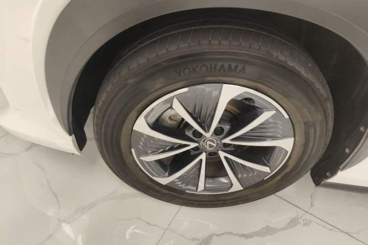 Used Lexus RZ 2023 450e All-Wheel Drive Luxury Edition Left Front Wheel Hub
