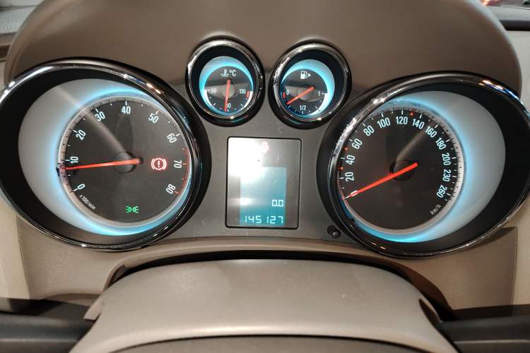 Used Buick GT 2010 GT 1.6L Automatic Fashion Edition Instrument Cluster