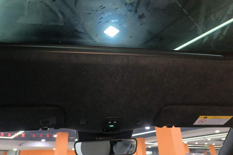 Used Nio ES6 2023 75 kWh Headliner