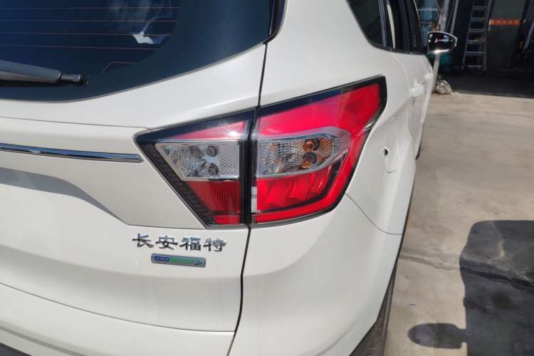 Used Ford Kuga 2018 EcoBoost 180 Two-Wheel-Drive Platinum Edition
