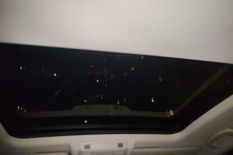 Used Volkswagen T-ROC 2021 280TSI DSG Two-Wheel Drive Comfort Connect Edition Headliner