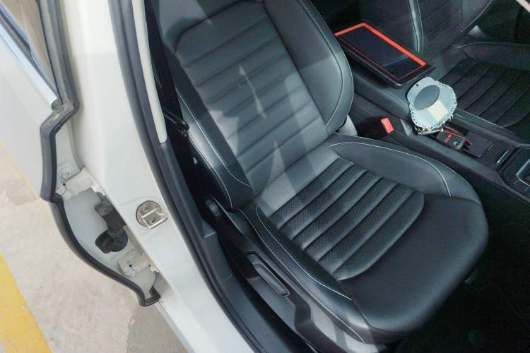 Used Volkswagen Lamando 2021 280TSI DSG Comfort Edition Right Front Seat