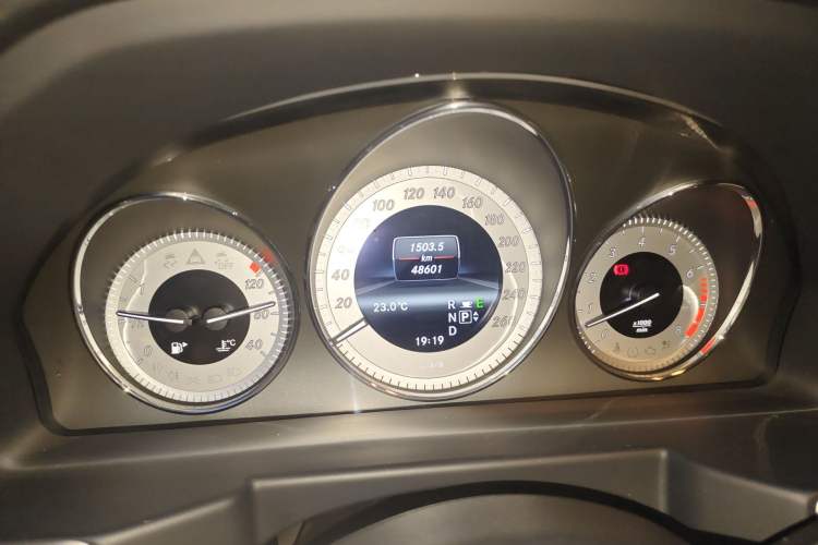 Used Mercedes-Benz GLK-Class 2013 GLK 300 4MATIC Dynamic Edition Odometer Close Up