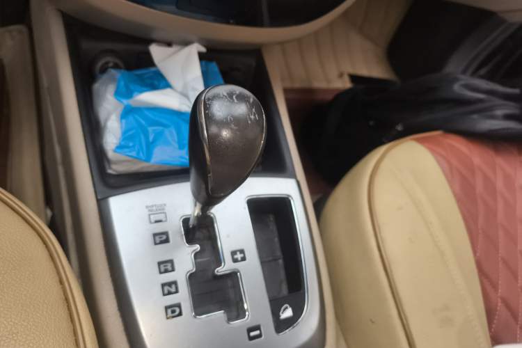 Used Hyundai Santa Fe Classic 2011 2.4 Ultimate Edition Five-Seater Two-Wheel Drive
