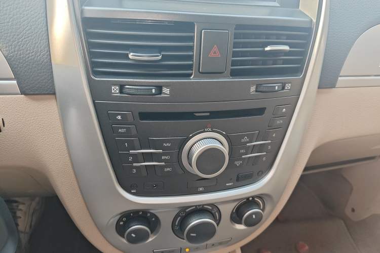 Used Buick Excelle 2015 1.5L Automatic Classic Model
