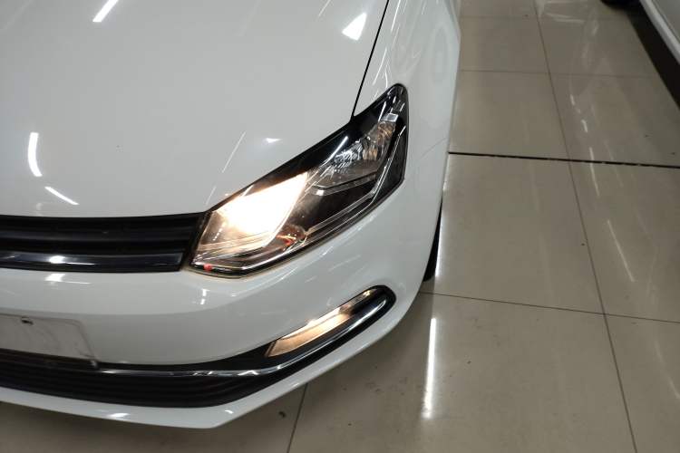 Used Volkswagen Polo 2014 1.6L Automatic Comfort Edition
