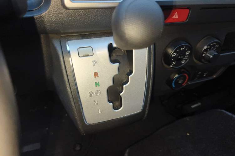 Used Toyota HIACE 2011 2.7L Automatic Standard Edition 13 Seats