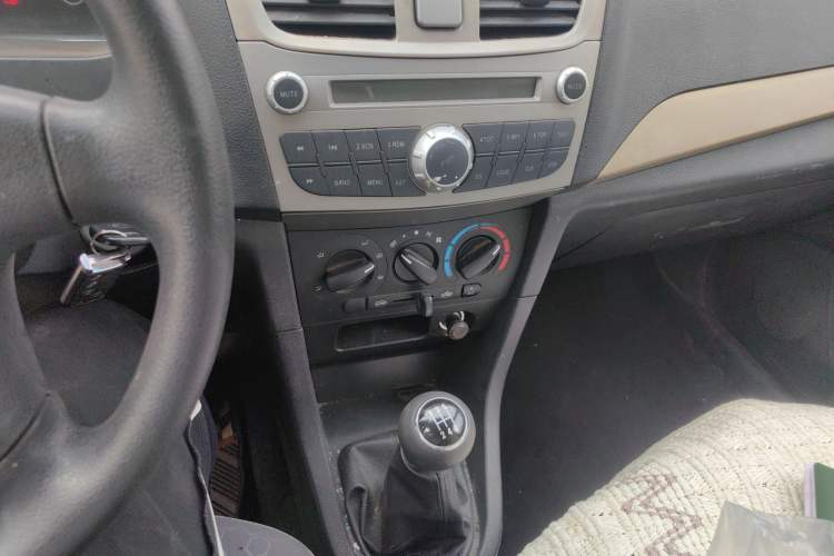 Used FAW Xiali 2012 N3 1.0L Hatchback Standard Model Audio And AC Panel