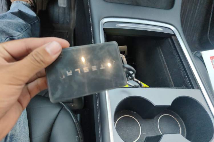 Used Tesla Model Y 2021 Revised Version 2 Long-Range All-Wheel-Drive Edition Vehicle Key