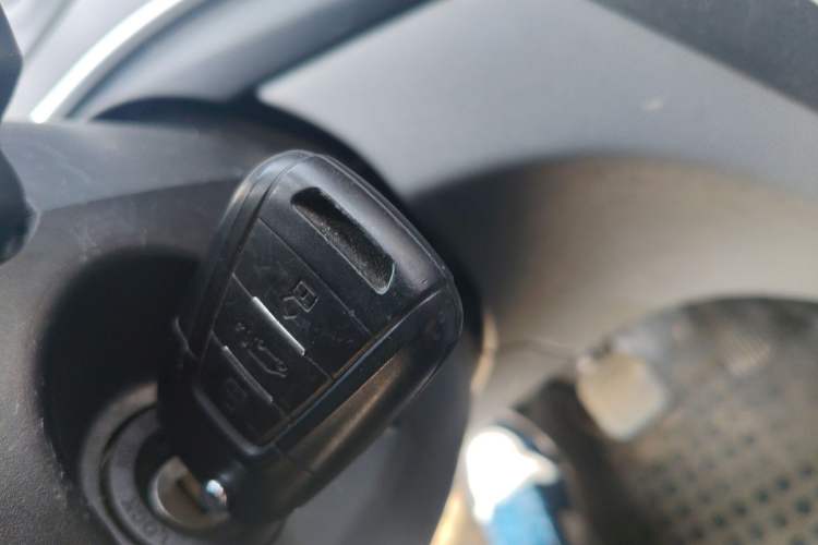 Used SAIC MAXUS Xintu V80 2024 Value Edition City Distribution King 6MT Long Wheelbase High Roof 127 Ps 3 Seats
