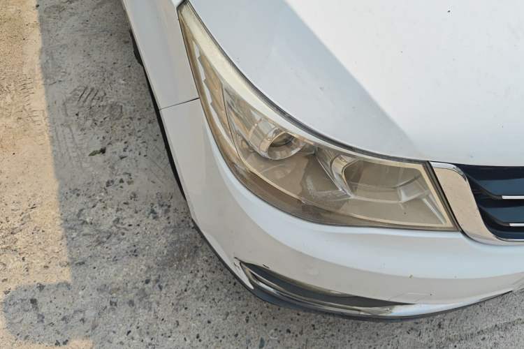 Used Baojun 730 2016 1.5T Manual Comfort Version 7 Seats Right Front Headlight