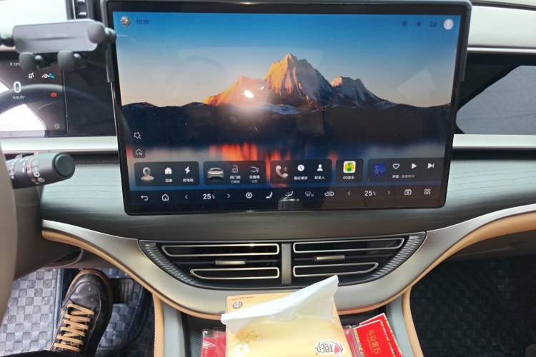 Used Denza D9 2022 DM-i 970 Four-Wheel Drive Prestige Model
