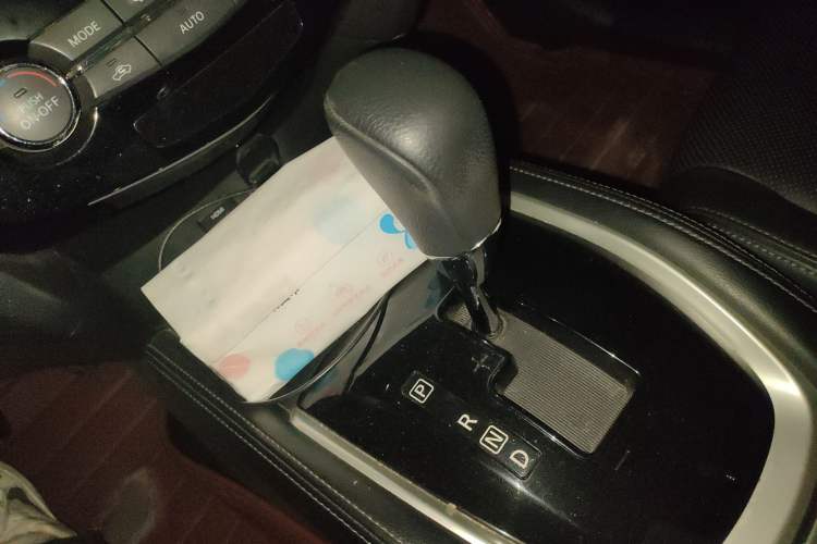 Used Nissan X-Trail 2014 2.0L CVT Comfort Edition 2WD Gear Lever