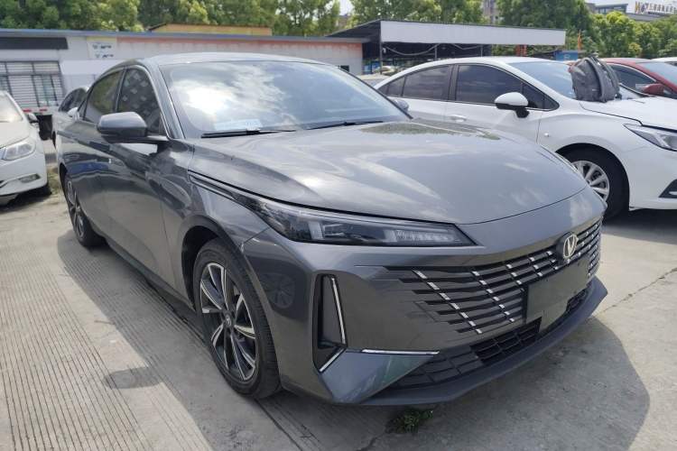 Used CHANGAN Eado 2024 1.5T GDI Automatic Prestige Edition Front Right 45 Deg