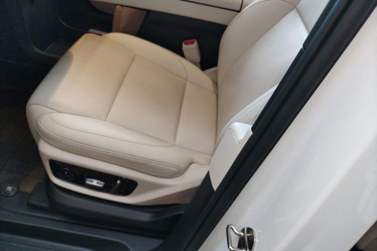 Used Li Auto MEGA 2025 Ultra Smart Refreshed Edition