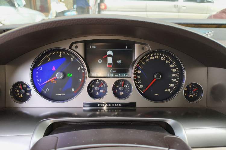 Used Volkswagen Phaeton 2011 3.6L V6 5-Seater Extended Comfort Version
