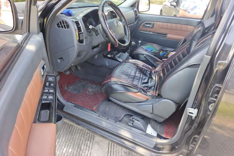 Used Great Wall Wingle 5 2013 2.0T European Version Two-Wheel Drive Elite Edition 6MT Big Double Cab GW4D20B
