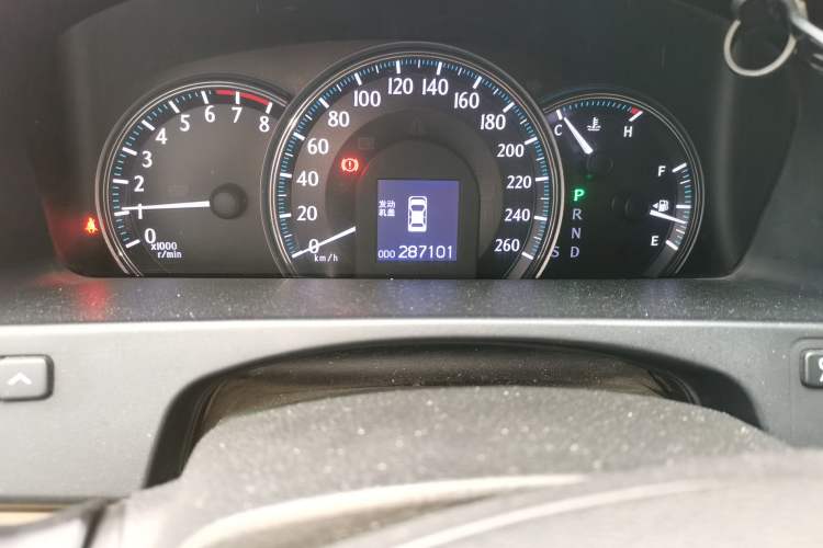 Used Toyota Crown 2010 3.0L Royal Saloon Odometer Close Up