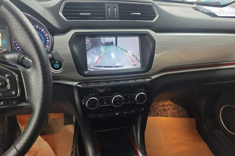 Used Haval H2 2018 Blue-Label 1.5T Dual-Clutch Two-Wheel-Drive Luxury Model Audio And AC Panel