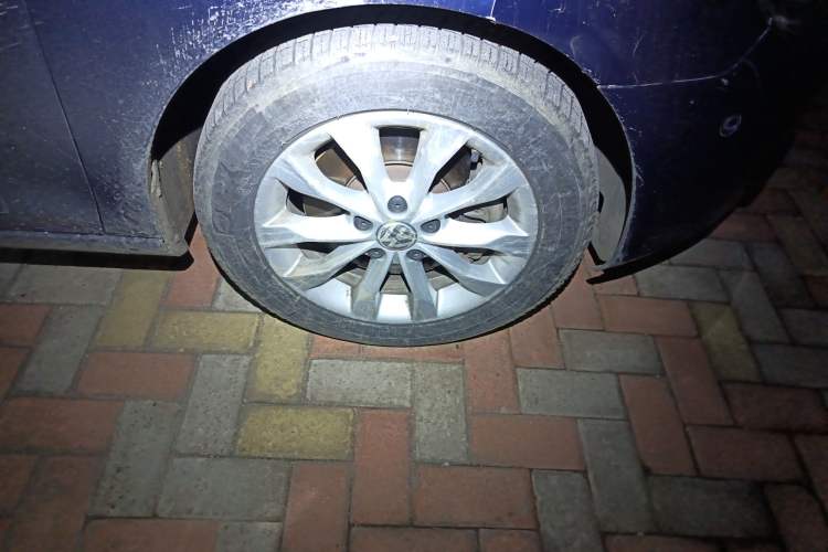 Used Volkswagen Golf 2011 1.4 TSI Luxury Touring Edition Right Front Wheel Hub