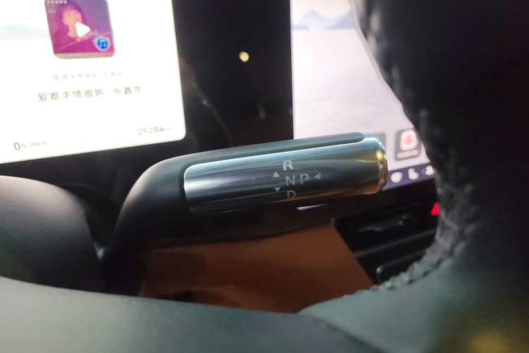 Used Hima AITO M8 2025 Extended-Range Max+ Version 53.4 kWh 5-Seater Edition Gear Lever