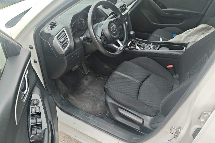 Used Mazda 3 Axela 2017 Sedan 1.5L Automatic Luxury Model Emission Standard China V
