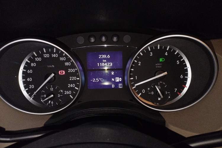 Used Mercedes-Benz R-Class 2015 R 400 4MATIC Luxury Model
