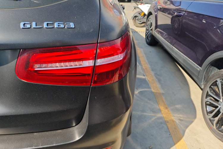 Used Mercedes-Benz GLC 2018 Facelift GLC 260 4MATIC Luxury Edition Exterior 3