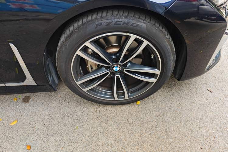 Used BMW 7 Series 2019 730Li M Sport Package Right Front Wheel Hub