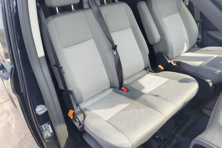 Used Ford Transit 2020 2.0T Diesel Multi-Function Commercial Vehicle Mid-Chassis Low-Roof Design with Dual Rear Doors Meeting China VI Emission Standards