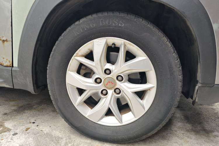 Used Wuling Hongguang S3 2018 1.5L Manual Comfort Model China V Standard Right Front Wheel Hub