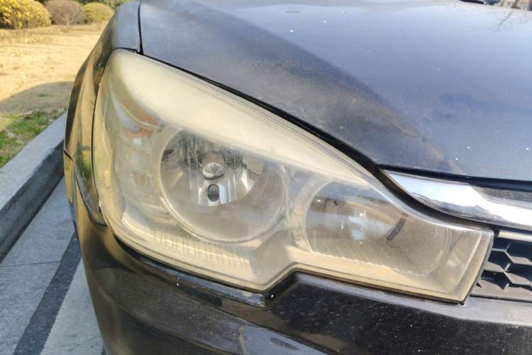 Used Soueast V3 Lingyue 2014 1.5L Manual Entry-Level Version Right Front Headlight