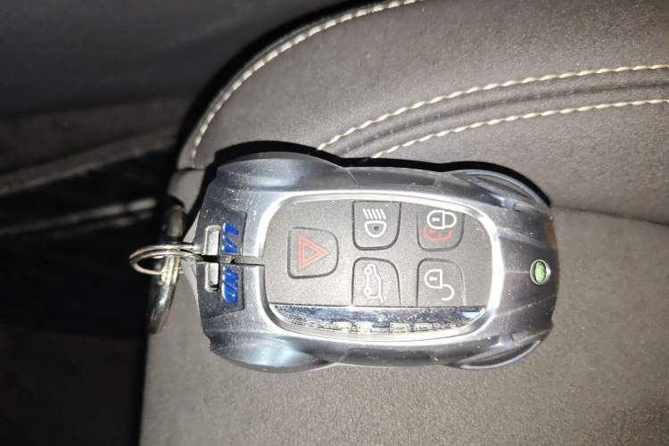 Used Land Rover Range Rover Velar 2019 250 PS